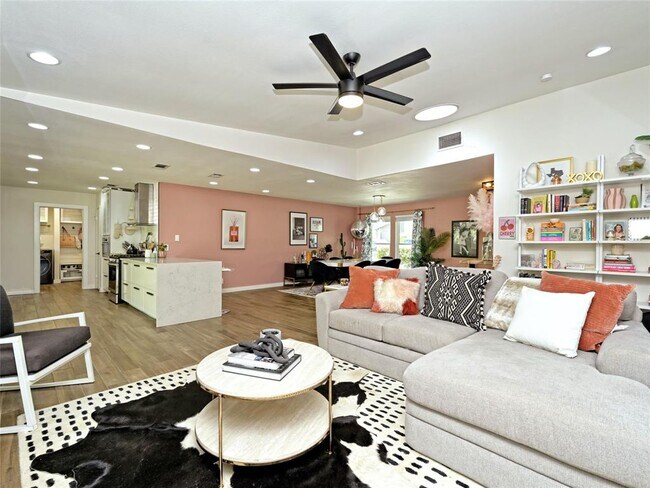 Building Photo - 9900 Parkfield Dr