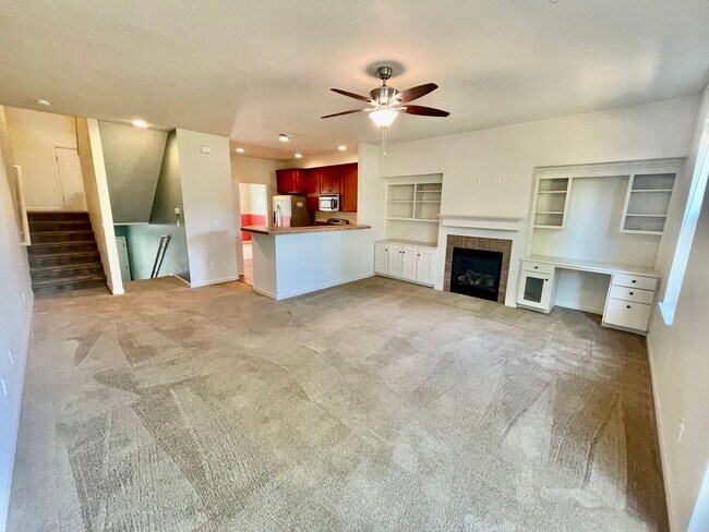 Foto del edificio - Cedar Hills/Mills Area Two Bedroom Townhome with 2 Car Garage, A/C & Private Deck.