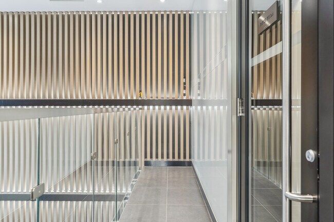 Building Photo - 357 King St W