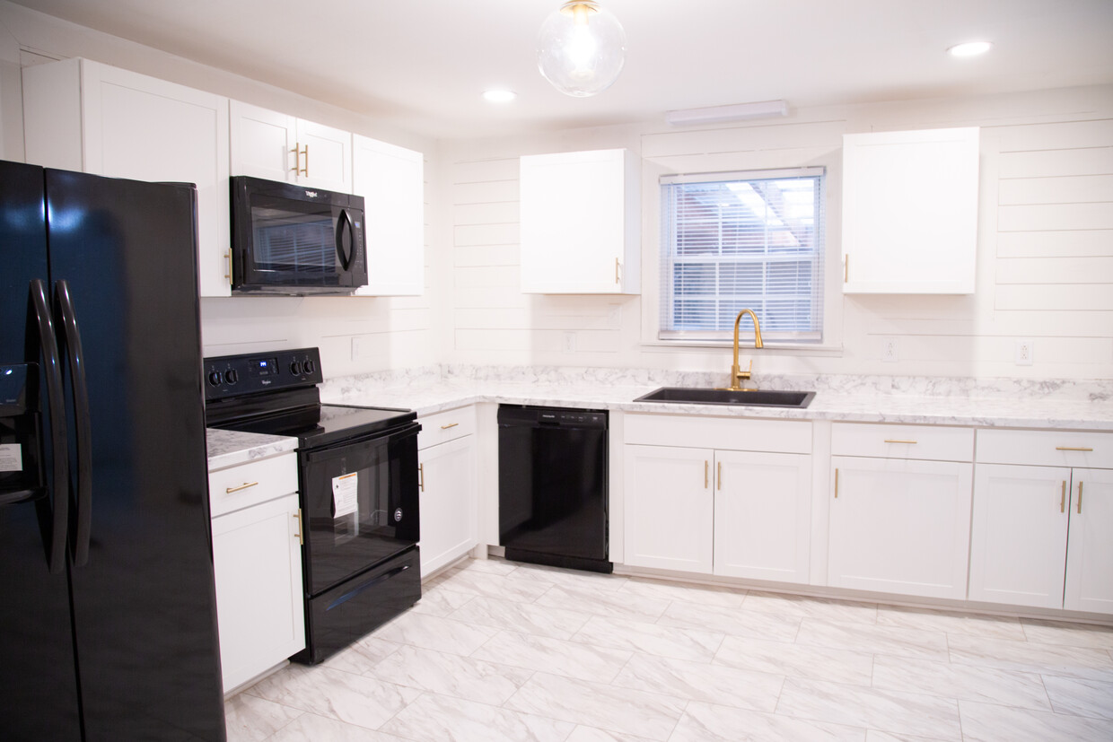 Primary Photo - 984 Cumberland Dr