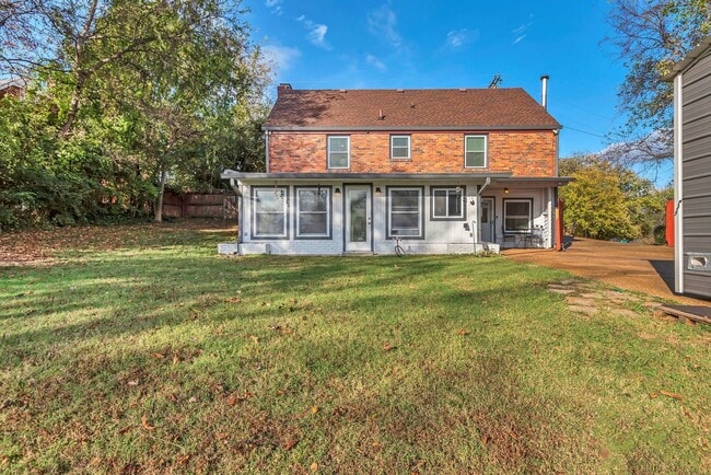 Building Photo - Spacious 4 bedroom, 2 bath/ detached recording studio