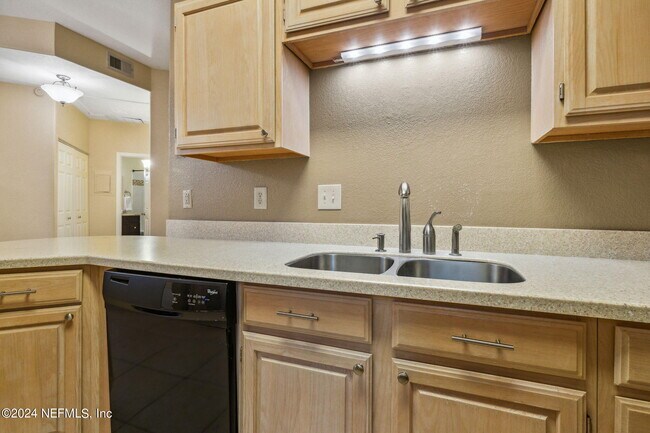 Building Photo - 10150 Belle Rive Blvd