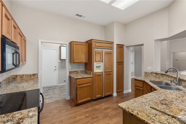 Building Photo - 10509 Back Plains Dr