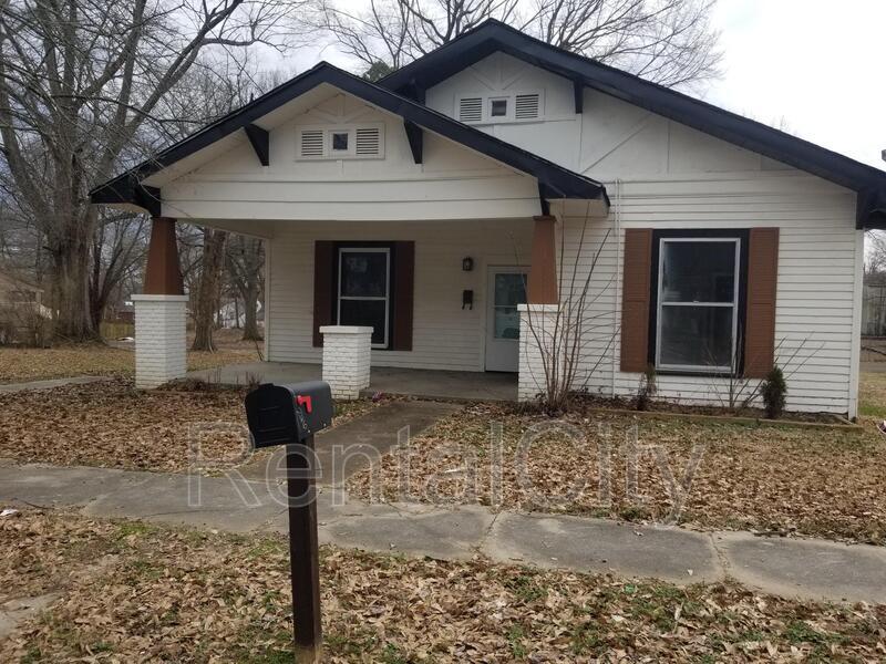 Primary Photo - 246 Linden St