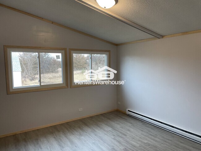 Foto del edificio - 684 Baker Rd