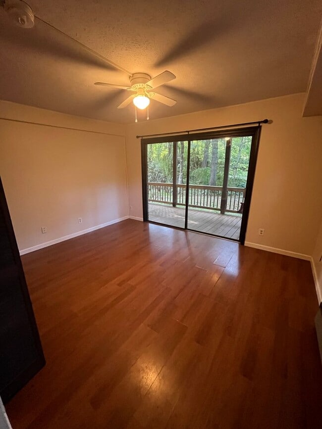 Building Photo - Move In Ready