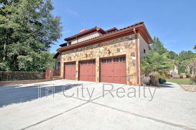 Building Photo - 250 Moss Creek Walk