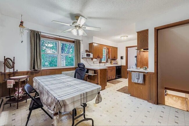 Foto del edificio - Rare, Must See Rambler in Cottage Grove