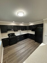 Building Photo - 22 Sandal Ln