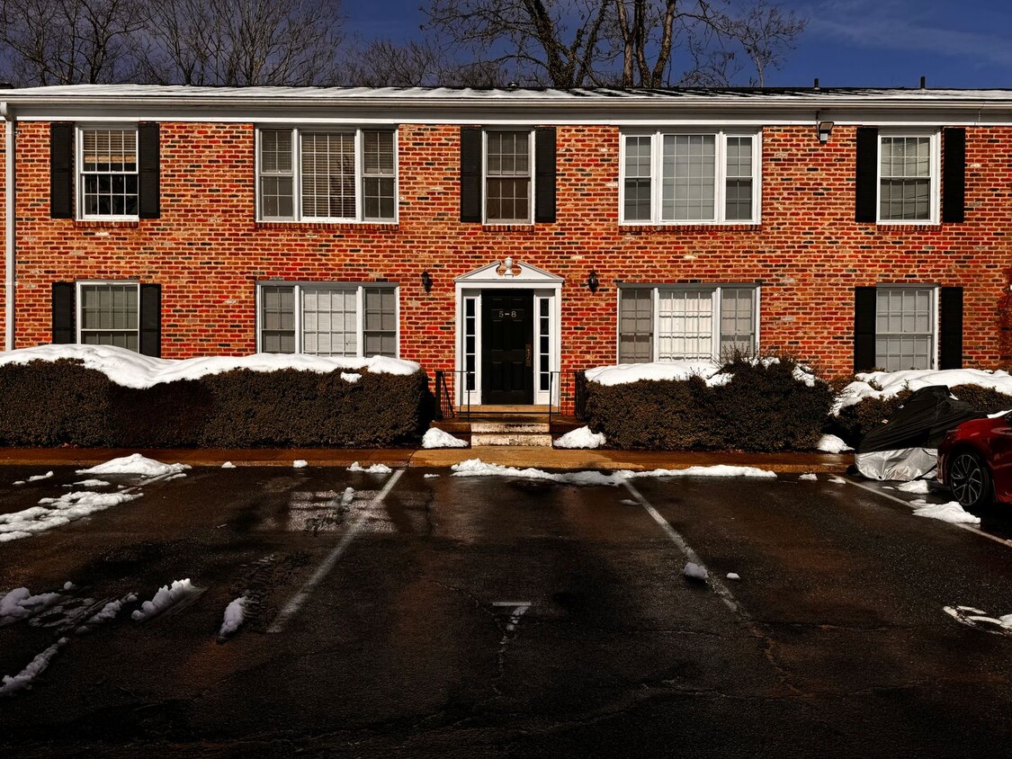 Photo - 2527 Hydraulic Rd.