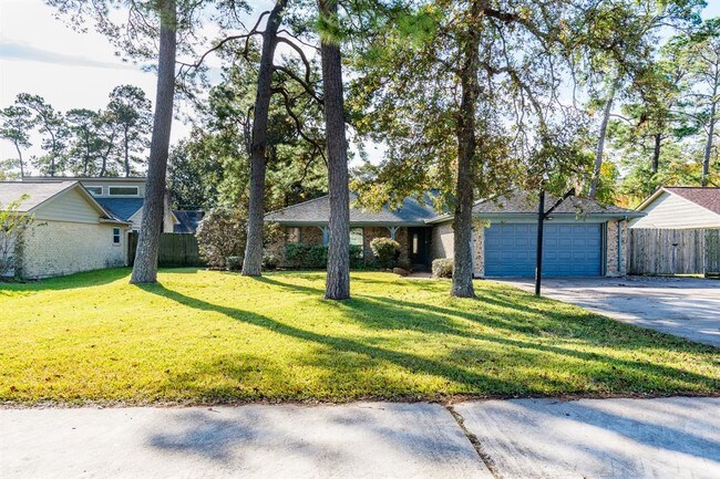 Building Photo - 9734 Pinehurst St