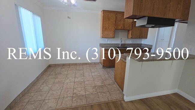 Building Photo - lgo01