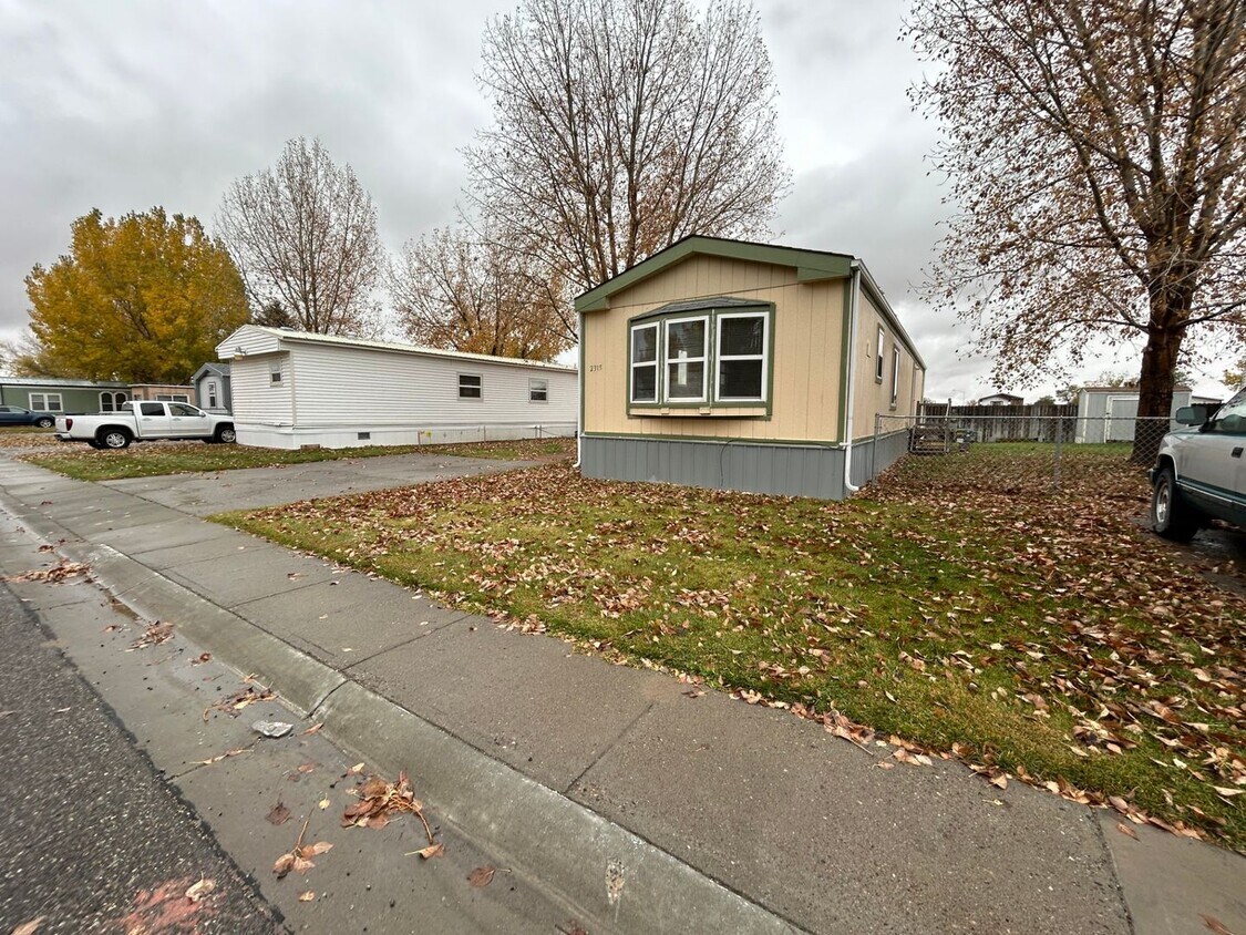 Foto principal - 2 Bedroom 1 Bath House with Washer and Dry...