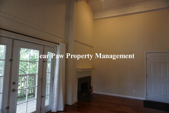 Foto del edificio - "Penthouse" condo in Evergreen!!