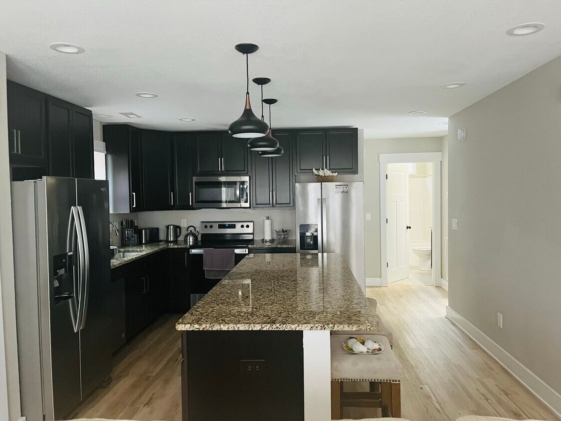 Foto del edificio - 4 Bedroom 3 bath House Available 4/10