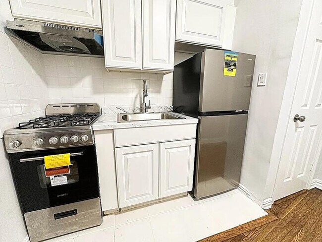 Foto del edificio - 111-14 76th Ave