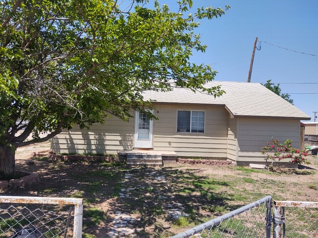 Front of House - 802 W De Vargas St