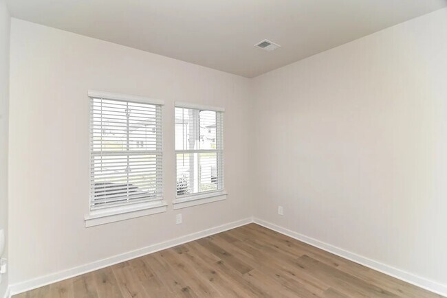 Foto del edificio - 1318 Bluffton Cir