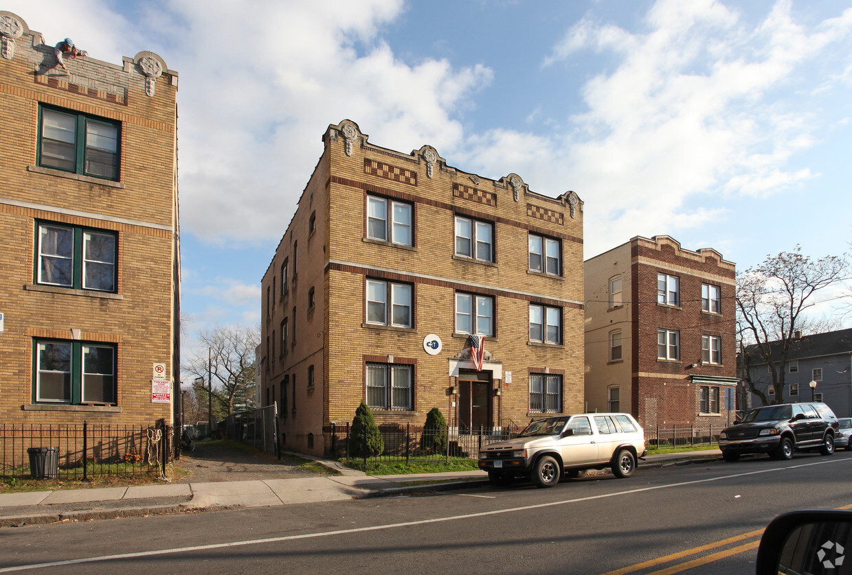 Building Photo - Mancora Apartments