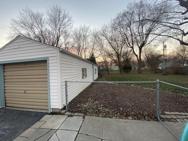 Building Photo - 1206 Sycamore St