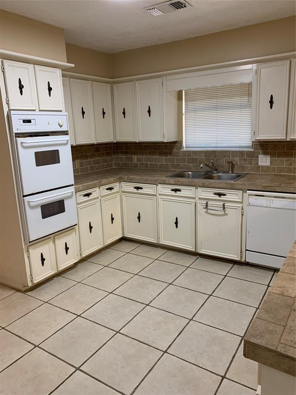 Building Photo - 10714 Cypresswood Dr