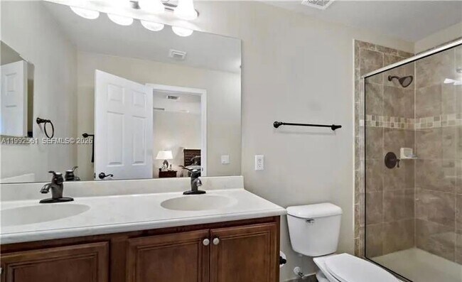 Foto del edificio - 8989 Lancaster St