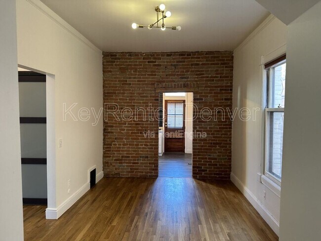 Foto del edificio - 2418 N Clarkson St