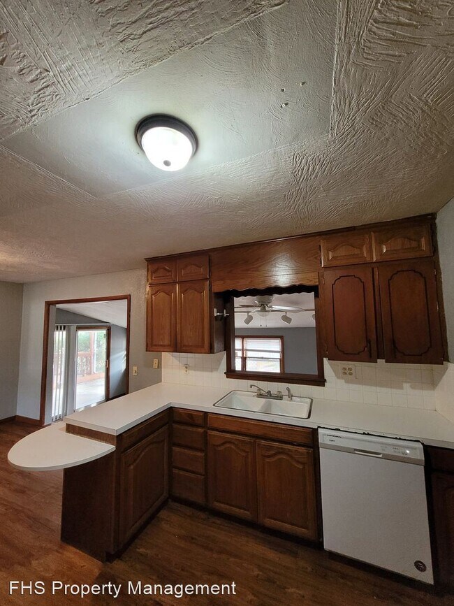 Building Photo - 4 br, 1.5 bath House - 224 E Seminole St