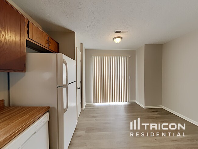 Foto del edificio - 3324 Oak Tree Dr S