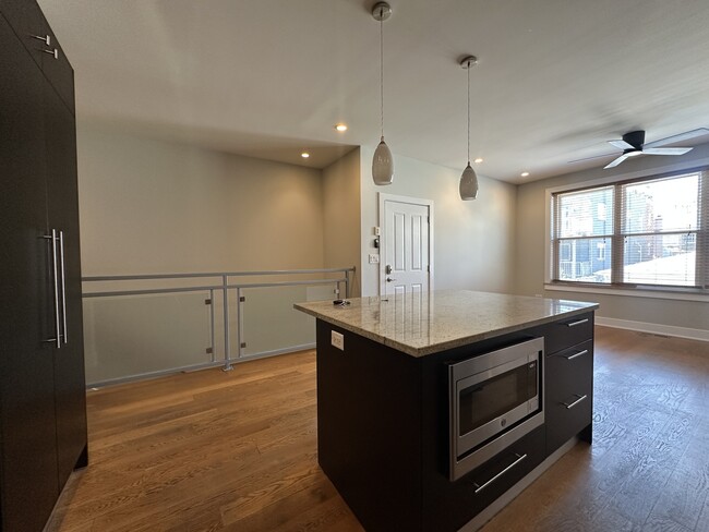 Building Photo - 1263 N Honore St