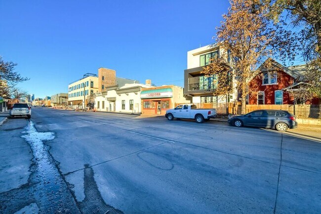 Building Photo - 338 Santa Fe Dr