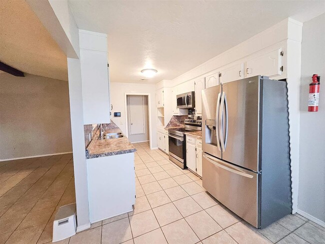 Foto del edificio - 2513 NW Robinhood Dr