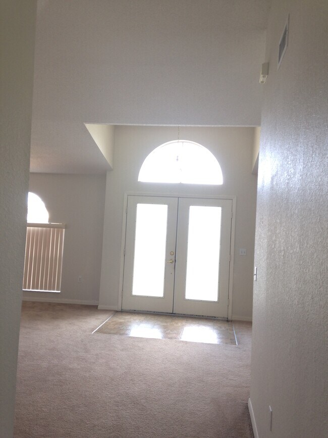 Building Photo - 7166 Summit Dr