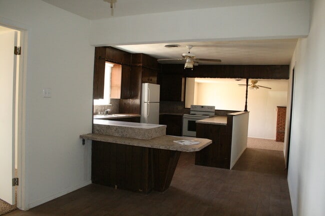 Building Photo - LARGE COUNTRY HOME NEAR ENMU