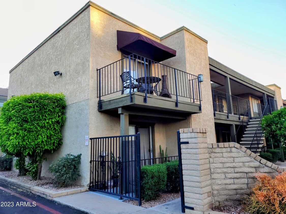 Primary Photo - 2228 E Campbell Ave