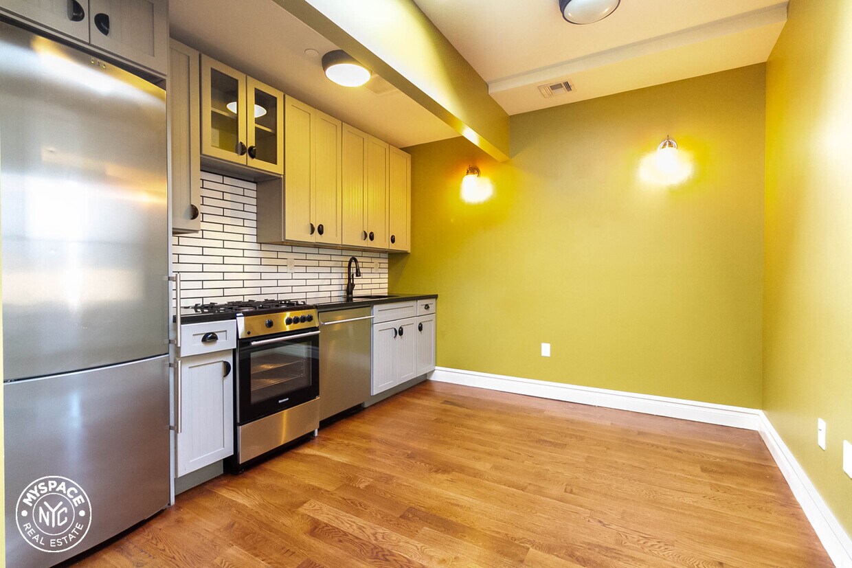 236 Meserole St Unit 2G, Brooklyn, NY 11206 Room for Rent in Brooklyn