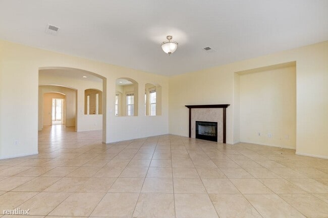 Building Photo - 4 br, 3 bath House - 2353 Hummingbird Street