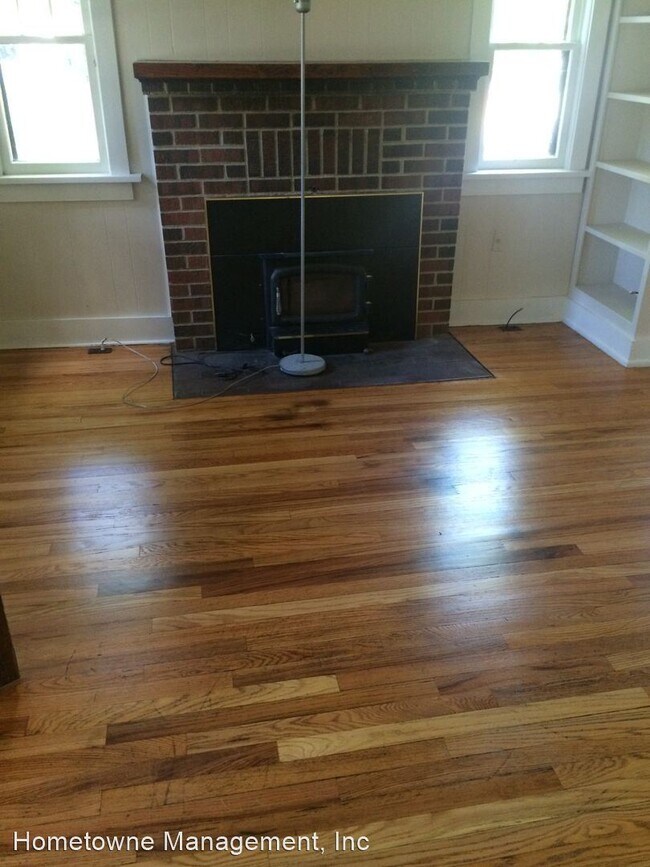 Building Photo - 3 br, 1.5 bath House - 1903 Goss Street #6