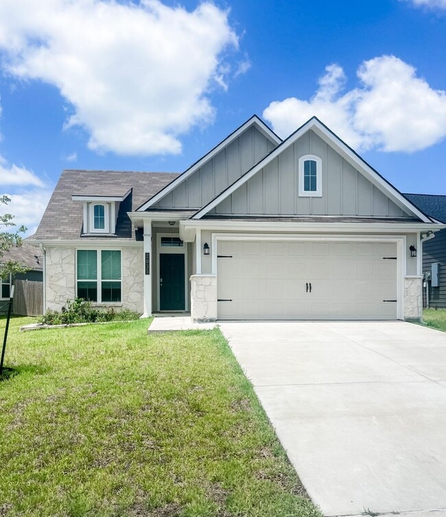 Building Photo - 3 bed/2 bath House w/ January 2026 Move In!