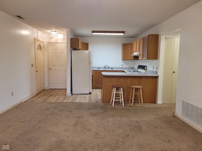 Foto del edificio - 250 Locust Ln