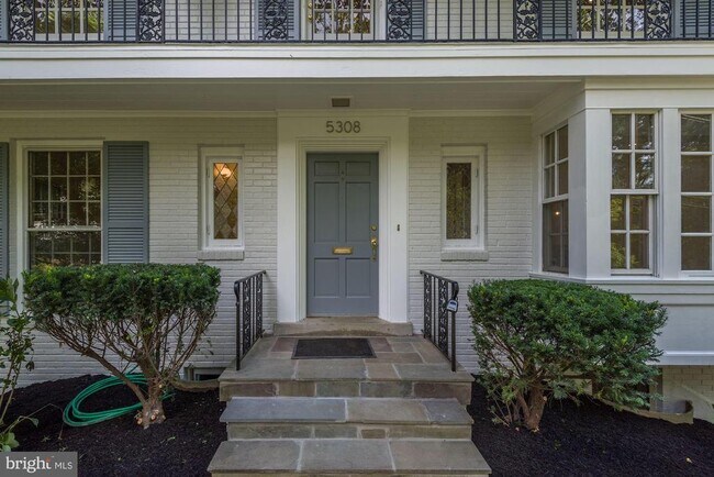 Foto del edificio - 5308 Falmouth Rd