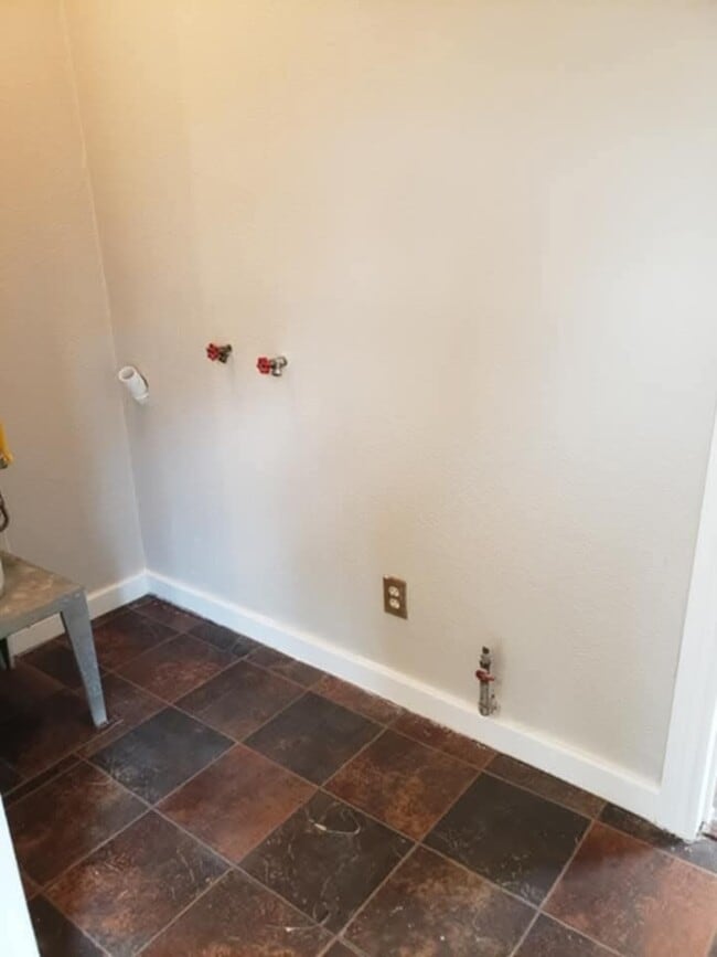 Building Photo - 319 Johnson St