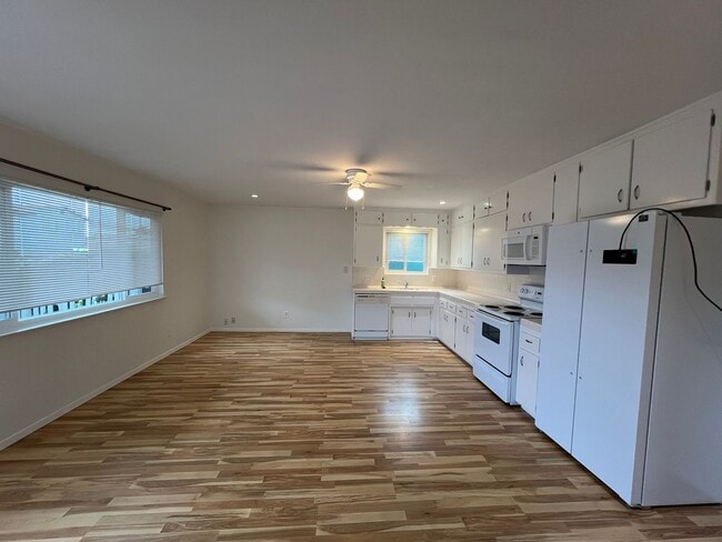 Building Photo - 371 Jamaica St