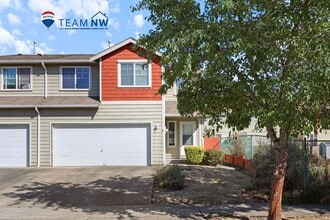 Building Photo - 834 Rowland Dr SE