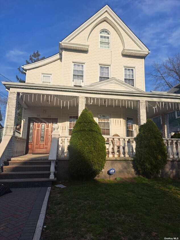 Primary Photo - 85-33 108th St