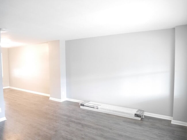 Building Photo - 3 Bedroom Home-Middle River!