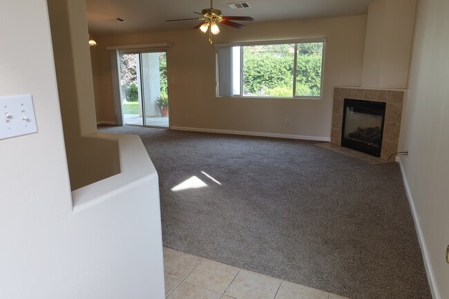 Building Photo - 10100 Grand View Summit Dr
