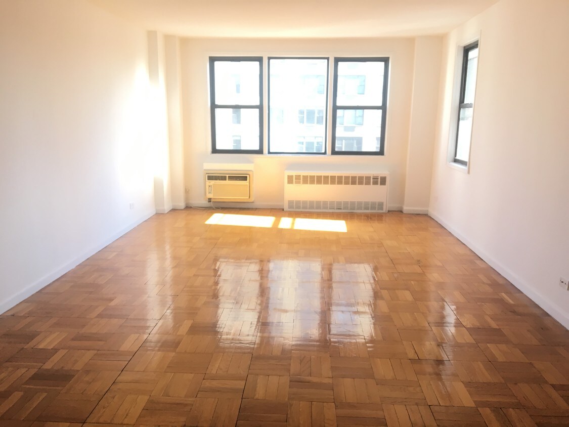 Primary Photo - 152 E 19th St