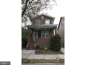 Building Photo - 541 Old Elm St