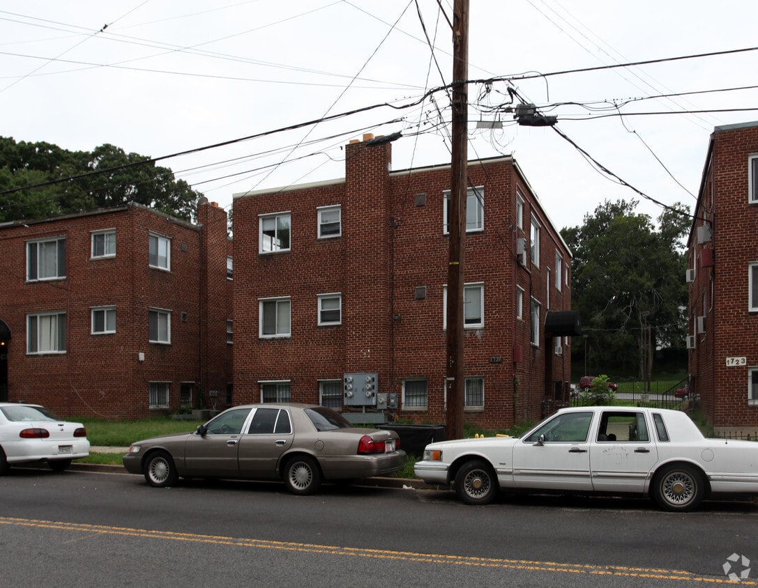 Building Photo - 1729 27th St SE